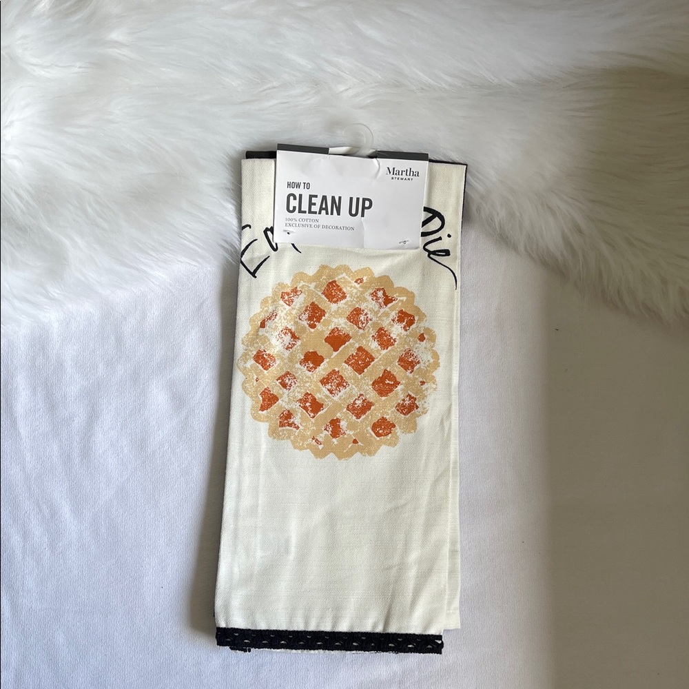 Martha Stewart Eat More Pie Set of 2 Kitchen Towel Brand New With Tags.